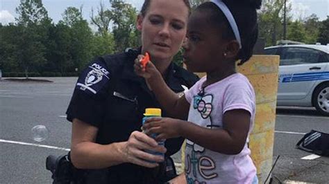 Mom Catches 2 Year Old Daughter S Thanks To Charlotte Police Officer On