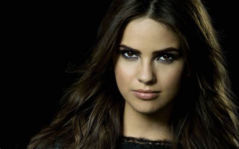 shelley hennig wallpapers images photos pictures backgrounds
