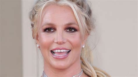 Britney Spears Poses And Shows Off Her Gorgeous Smile In A Sexy Outfit