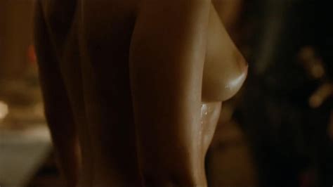 Emilia Clarke Nude Pics Página 2