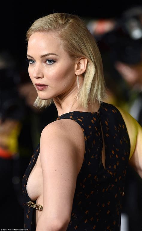 jennifer lawrence shows sideboob at the hunger games mockingjay uk premiere daily mail online
