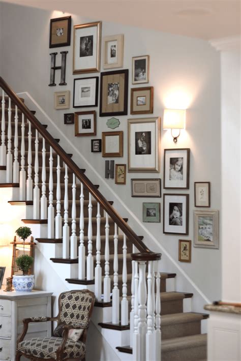 fabulous simple stairway wall decorating ideas easyhometipsorg