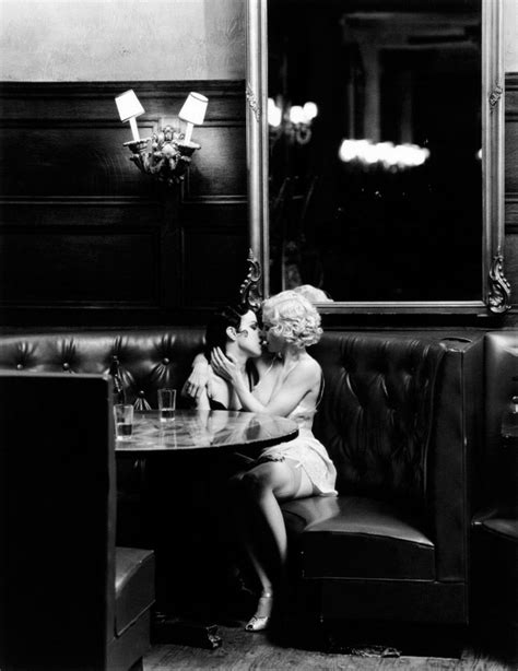 Секс в алюминиевой обложке фотокнига сделавшая Мадонну воплощением греха НОВОСТИ В ФОТОГРАФИЯХ