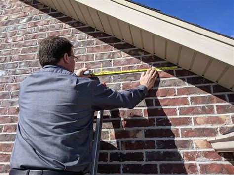easy ways  measure roof pitch roof hippie helpful roofing tips  information