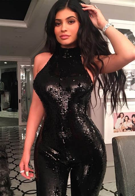 Plastic Surgeon On Kylie Jenner Boob Job Rumours ‘they’re Swollen