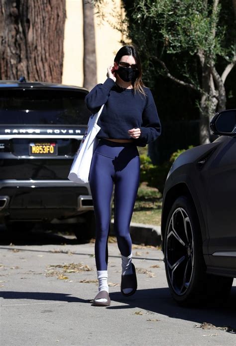 kendall jenner showed off significant cameltoe in tight leggings 24