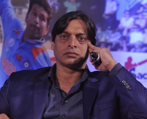 asia cup shoaib akhtar loses cool as tv anchor compares