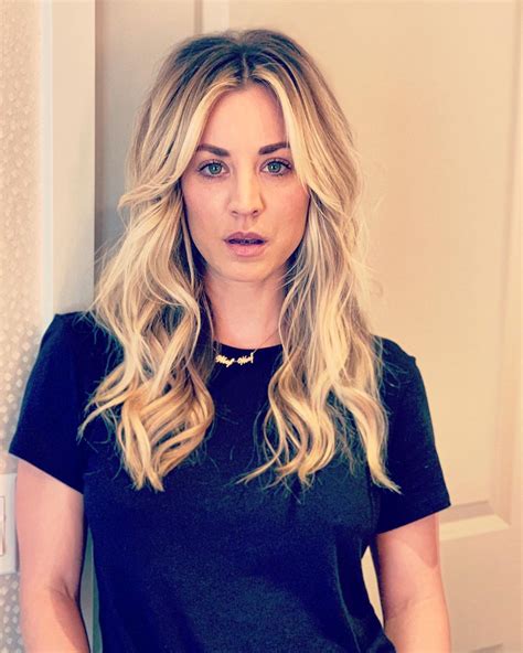 Kaley Cuoco Defies Gravity With Shredded Abs In Yoga Pants