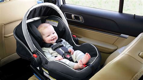 tips menggunakan baby car seat  bayi aman  terhindar  risiko berbahaya gitacintacom
