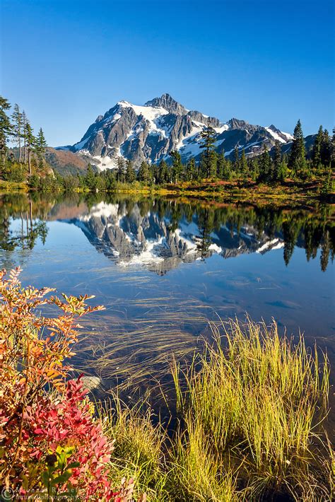 mount shuksan reflected  picture lake  fall michael russell photography
