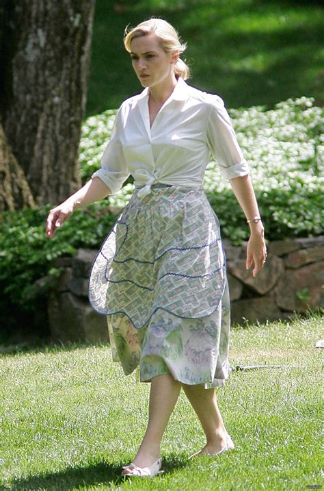 kate winslet s white shirt and floral skirt in