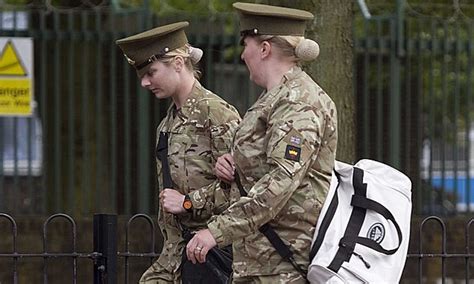 british soldiers told not to wear their uniforms in public to foil