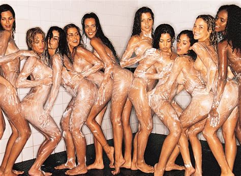 منتخب البرازيل النسائي للكرة الطائرة استحمام جماعي روعة