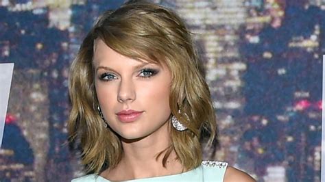 Taylor Swift S Mom Breaks Down In Court During Second Day Of Alleged