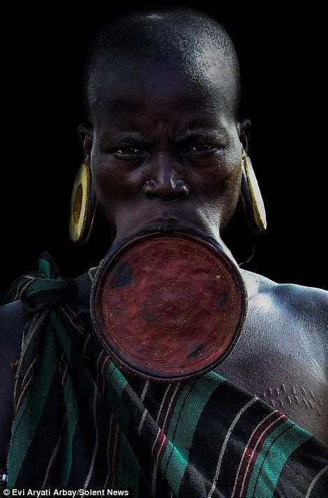 Women Of Ethiopias Mursi Tribe Show Off Their Traditional Lip Plates