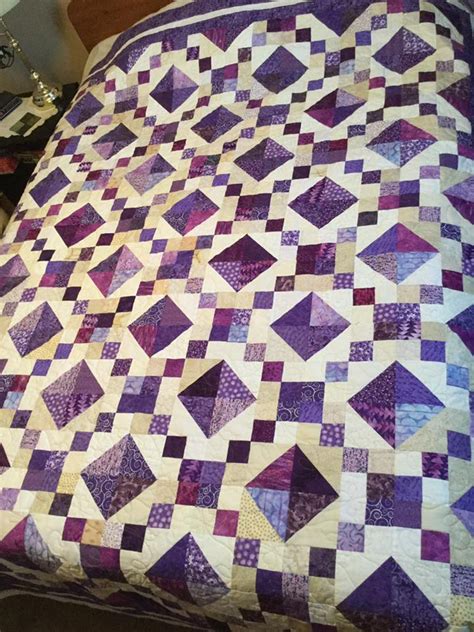 jewel box quilt pattern  jordan fabrics monochromatic quilt
