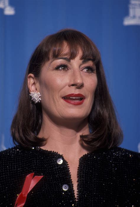 Smash All About Anjelica Huston Photo 957071