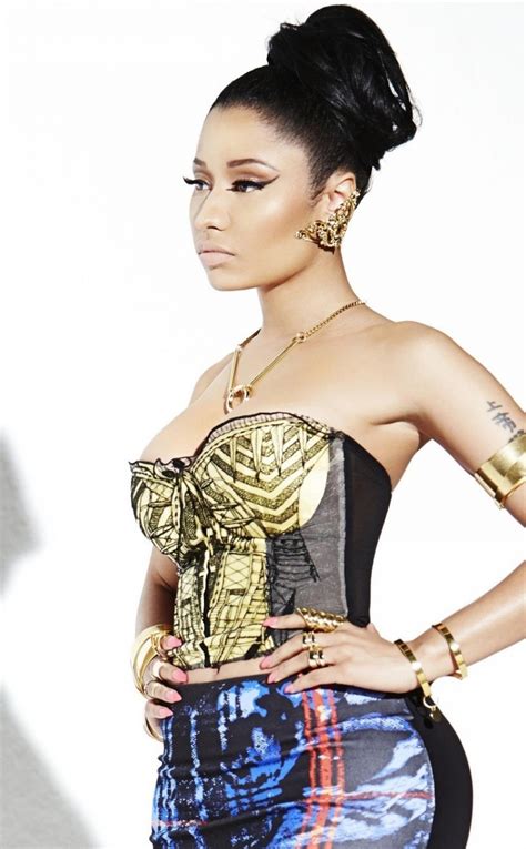 Download 950x1534 Wallpaper Famous Celebrity Nicki Minaj