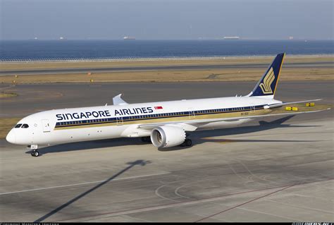 boeing   dreamliner singapore airlines aviation photo  airlinersnet