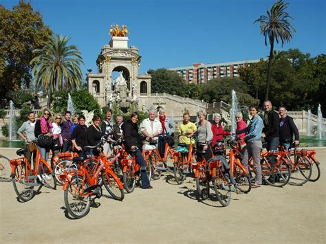 op de fiets door barcelona met een gids van baja bikes fietsen  spanje