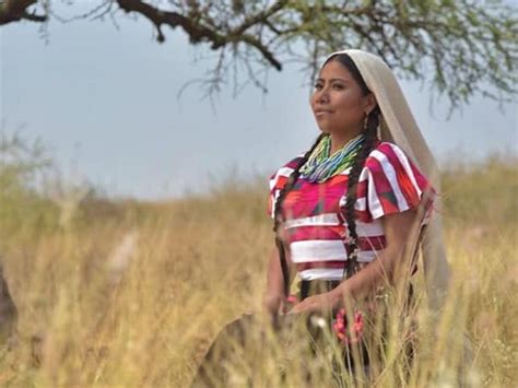 mujeres mexicanas indígenas en la cima del éxito la silla rota