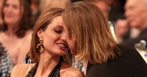 Brad Pitt And Angelina Jolie Pda Pictures Sag Awards