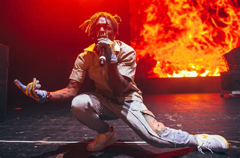 Lil Uzi Vert Jumps During Rolling Loud Performance Watch The Video