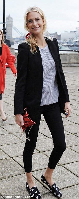 Anya Hindmarch Unveils Handbags Emblazoned With Daz