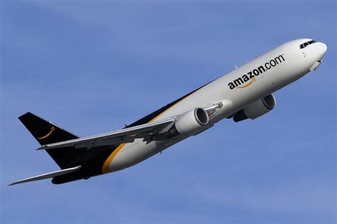 amazon leases  boeing  planes digital trends
