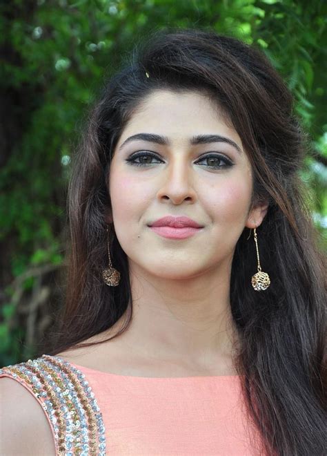High Quality Bollywood Celebrity Pictures Sonarika Bhadoria Looks