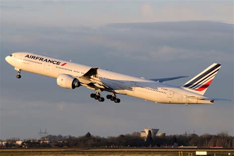 air france boeing  er takeoff  montreal trudeau aircraft