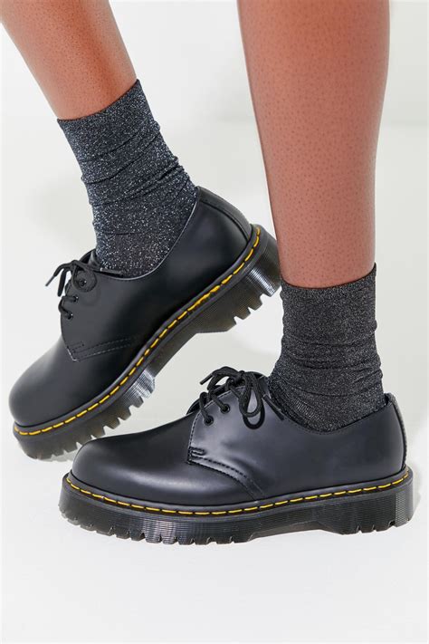 dr martens  bex oxford urban outfitters