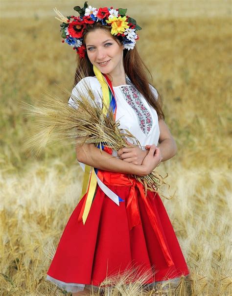 Russian Traditional Clothing For Women Evesteps Traditional Outfits