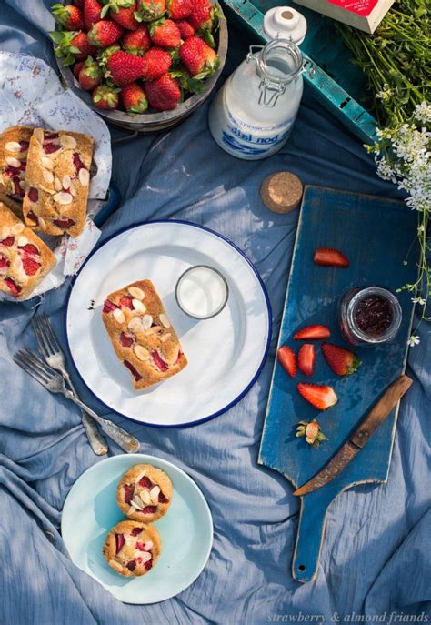 strawberry and almond friands Рецепт Идеи для фото