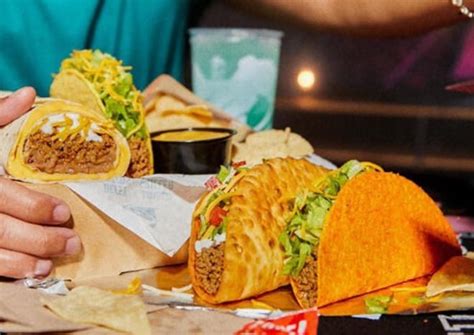 taco bell is selling a new 7 deluxe cravings box at select locations