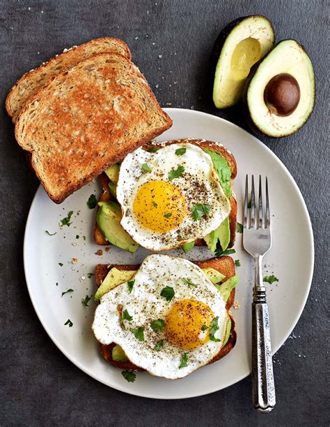 avocado egg breakfast