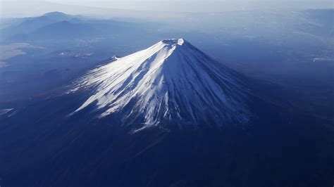 mount fuji volcano  critical state
