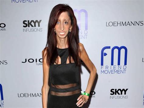 world s ugliest woman lizzie velasquez proves her haters wrong by