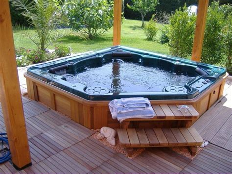 25 Stunning Garden Hot Tub Designs