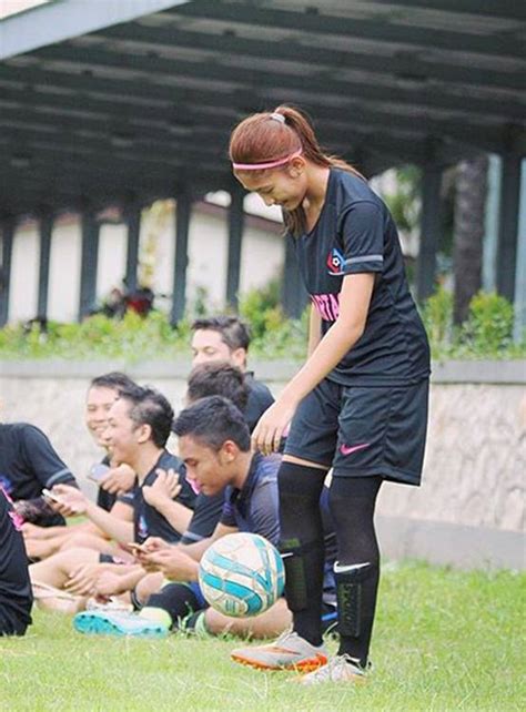 zahra muzdalifah pemain sepakbola wanita cantik indonesia