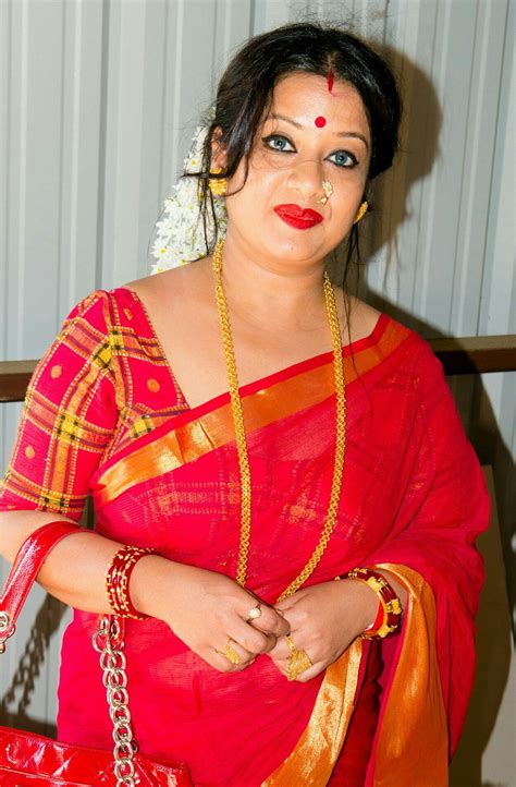 pin by nil niloy on khandani khanki in 2019 auntie saree sari