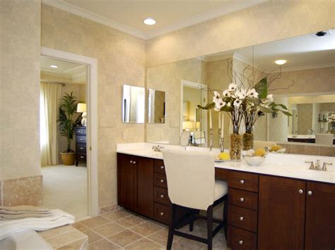 Traditional Master Bathroom With Luxury Vanity Hgtv