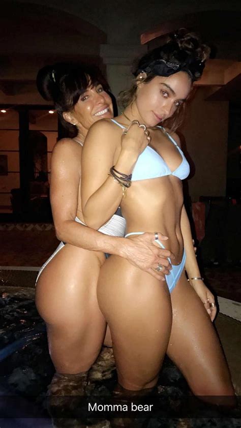 Sommer Ray Almost Nude — Sexy Bikini Photos With Her Mom