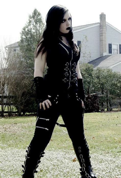 desafiante metal girl fashion metal girl fashion