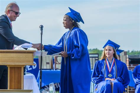 graduation cap  gown shopping tips lovetoknow