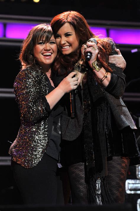 Kelly Clarkson Opened Up To Demi Lovato About Her Struggle With