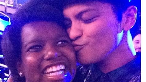 Bruno Mars Serenades 11 Year Old Girl Who Came Out Of A