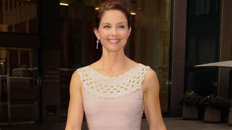 Ashley Judd Looks Stunning In The Skin Tightest Dress You Ve Ever Seen