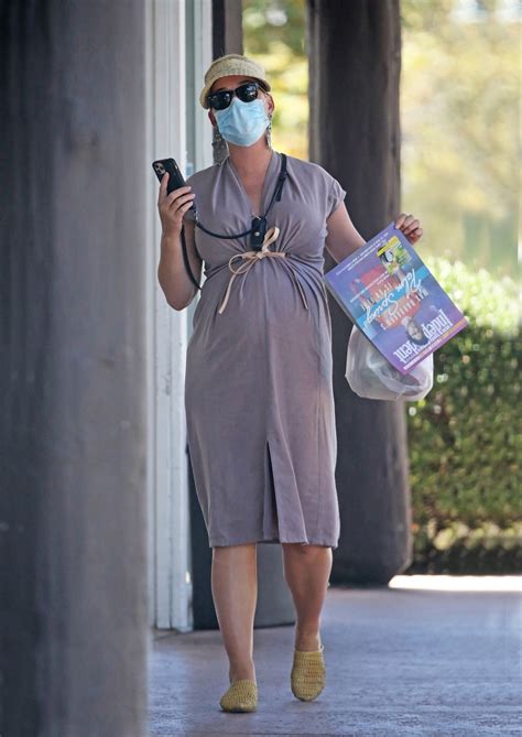 Pregnant Katy Perry Wears Pepper Spray Around Her Neck And A Mask Just