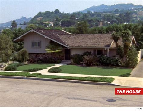 the brady bunch house broken into by crooks